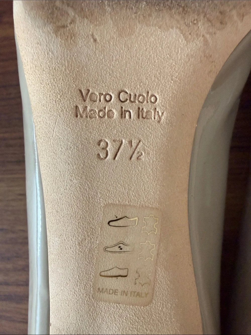 Diane B. Genuine Tan Patent Leather Pump With Solid White Block Heel. Size 37.5.